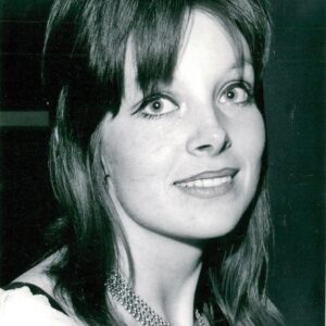 تصویر هنرمند Anna Calder-Marshall