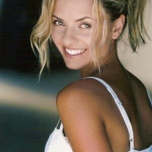 تصویر هنرمند Sarah Christine Smith