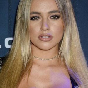 تصویر هنرمند Monica Sims