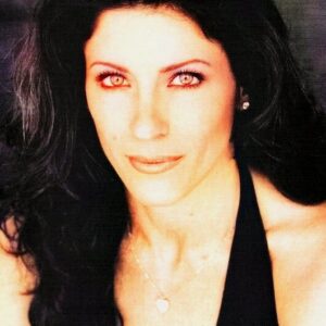 تصویر هنرمند Julie Lott