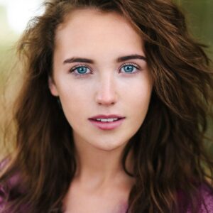 تصویر هنرمند Julia Brown