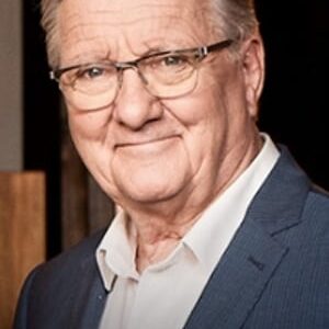 تصویر هنرمند Graeme Blundell