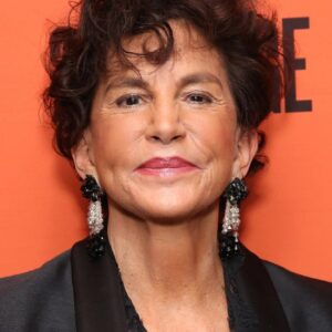 تصویر هنرمند Mercedes Ruehl