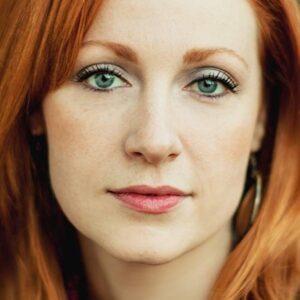 تصویر هنرمند April McCullough