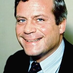 تصویر هنرمند Oliver Reed