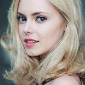 تصویر هنرمند Hannah Tointon