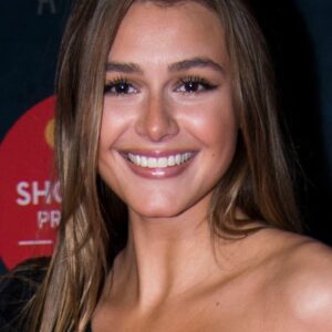 تصویر هنرمند Celeste Desjardins