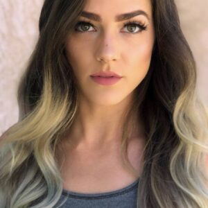 تصویر هنرمند Courtney Akbar