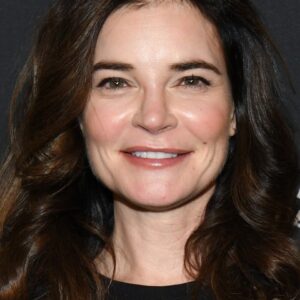 تصویر هنرمند Betsy Brandt