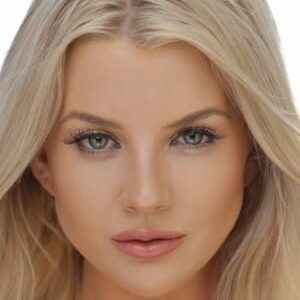 تصویر هنرمند Baylee Curran