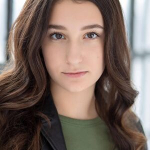 تصویر هنرمند Chloe Camp