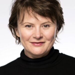 تصویر هنرمند Monica Dolan