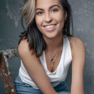 تصویر هنرمند Rhiannon Clements