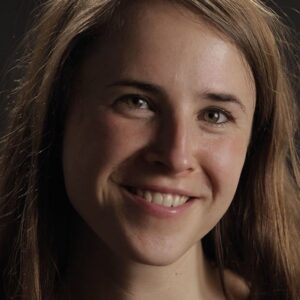 تصویر هنرمند Chloë Thomson