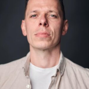 تصویر هنرمند Lee Comley