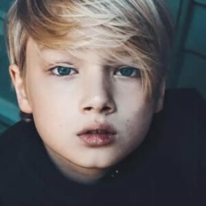 تصویر هنرمند Lewis Bauer