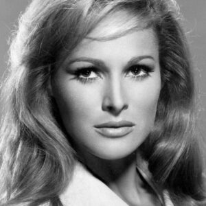 تصویر هنرمند Ursula Andress