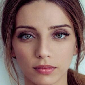 تصویر هنرمند Angela Sarafyan