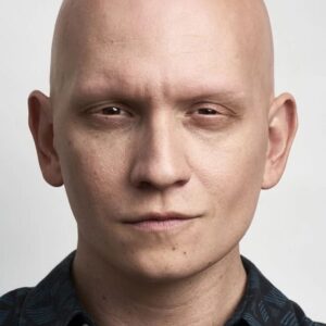 تصویر هنرمند Anthony Carrigan