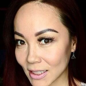 تصویر هنرمند Helen Thach