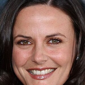 تصویر هنرمند Gia Carides