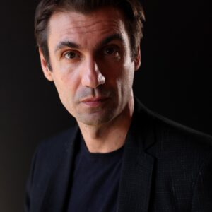 تصویر هنرمند Fabrizio Gifuni