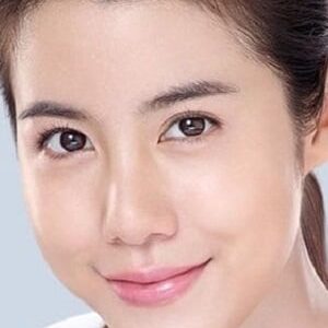 تصویر هنرمند Esther Supreeleela