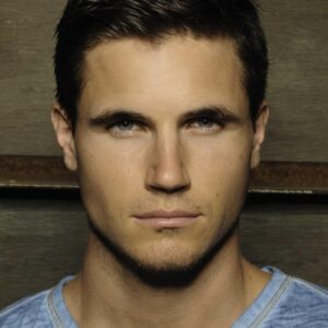 تصویر هنرمند Robbie Amell