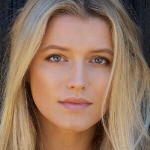 تصویر هنرمند Lily Travers