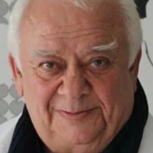 تصویر هنرمند Ercüment Balakoğlu