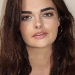 تصویر هنرمند Megan Haly