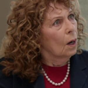 تصویر هنرمند Alexandra Kenworthy