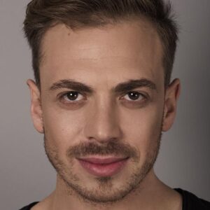 تصویر هنرمند Adem Yılmaz