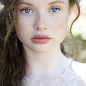 تصویر هنرمند Zoe Colletti