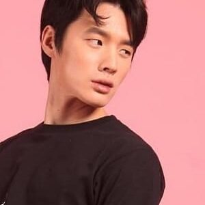 تصویر هنرمند Hwang Ji-hoo