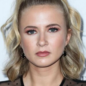 تصویر هنرمند Eliza Bennett