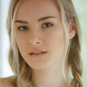 تصویر هنرمند Emma Bellomy