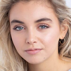 تصویر هنرمند Chloe Skoczen