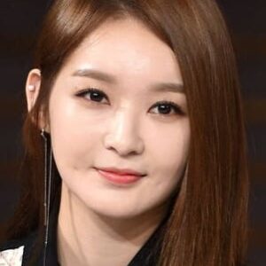 تصویر هنرمند Kang Min-kyung