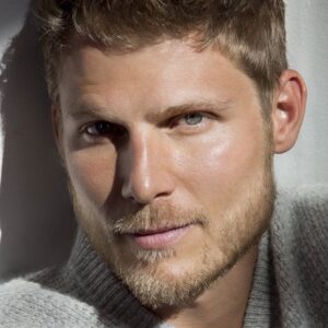 تصویر هنرمند Travis Van Winkle