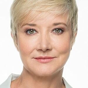 تصویر هنرمند Caitlin Carter