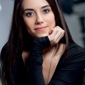 تصویر هنرمند Cansu Dere