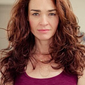 تصویر هنرمند Karina Logue