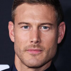 تصویر هنرمند Tom Hopper