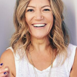 تصویر هنرمند October Moore