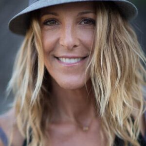 تصویر هنرمند Debi Mae West