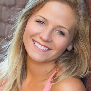 تصویر هنرمند Brooke Lyons