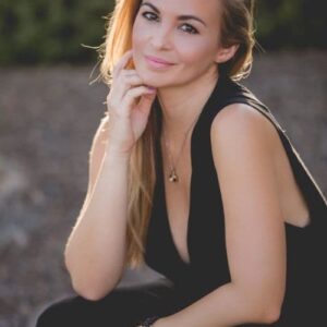 تصویر هنرمند Amber Goetz