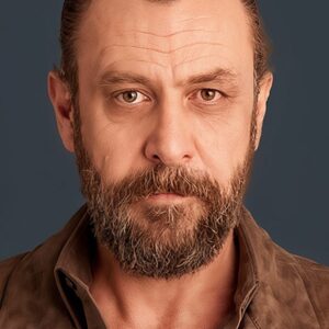 تصویر هنرمند Nejat İşler