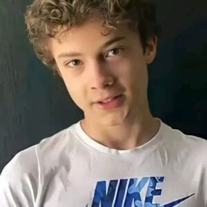 تصویر هنرمند Çağan Efe Ak